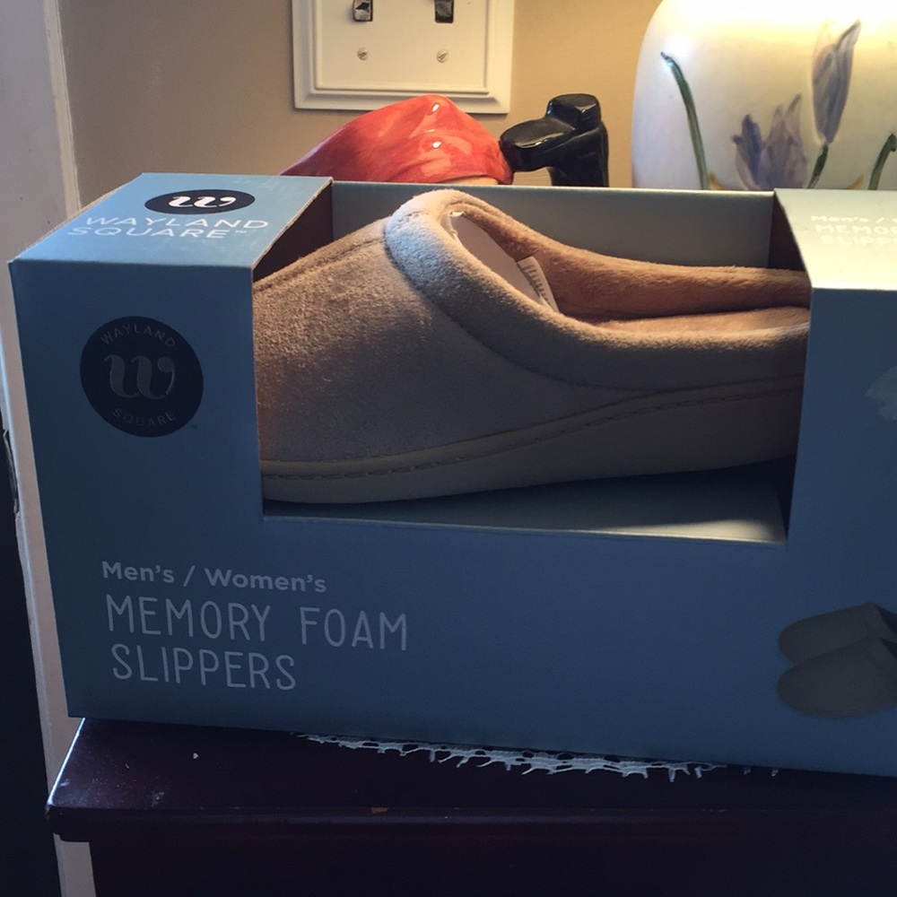 Wayland square ladies slippers. Size small 6 7. 🌷